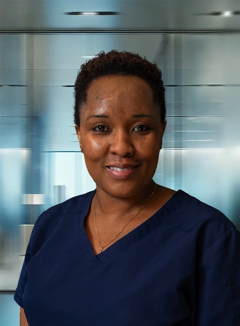 Klinikkassistent Georgina Mwikali ved Daaeskogen Tannlegesenter